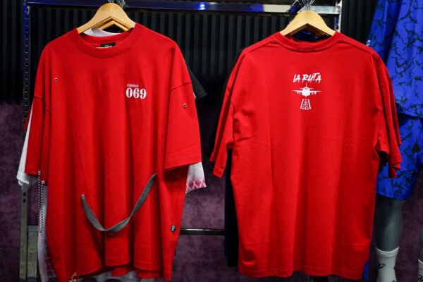 Camiseta oversize roja Código 069