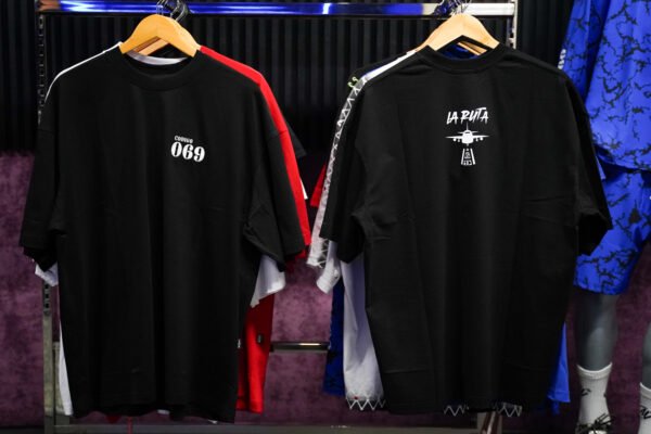 Camiseta oversize negra Código 069